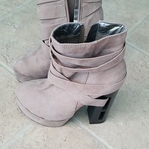 Size 6.5 Cleopatra heels